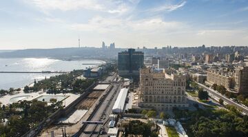 Видео: 3D-тур по городской трассе в Баку