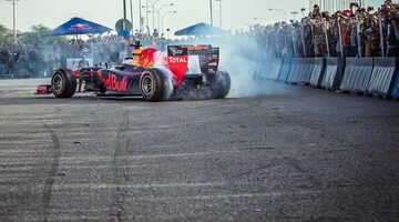 Карлос Сайнс и Red Bull Racing отправятся в Ливан