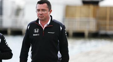 Эрик Булье: McLaren придется экономить топливо в гонке в Баку