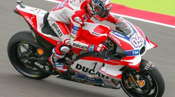 MotoGP: Андреа Довициозо выиграл дождевую квалификацию в Ассене