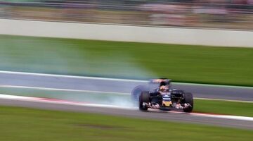 Гонщики хотят, чтобы FIA убрала желтые поребрики