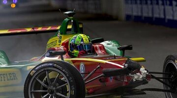 Формула E: Лукас ди Грасси оштрафован за столкновение с Себастьеном Буэми