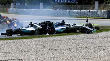 Mercedes может отстранить от гонок Нико Росберга и Льюиса Хэмилтона