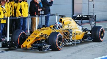 На тестах в Сильверстоуне Renault обкатывает улучшенную подвеску