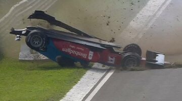Видео: Авария на старте второй гонки GP3 на Хунгароринге