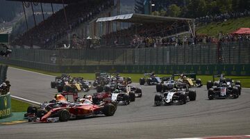 Видео: Инцидент на старте Гран При Бельгии с четырех ракурсов