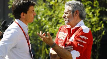 Берни Экклстоун считает, что Mercedes помогала Ferrari 