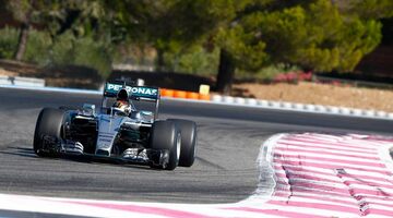 Mercedes завершила первый день тестов дождевых шин Pirelli для 2017 года