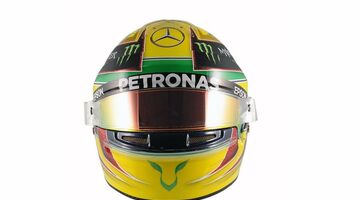 Льюис Хэмилтон изменил дизайн шлема на Гран При Бразилии