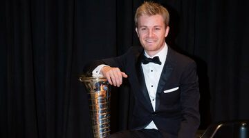 Нико Росберг получил награду за звание лучшего гонщика по версии ADAC