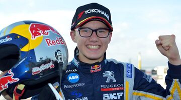 Видео: Кевин Хансен получает награду как лучший новичок 2016 года по версии FIA