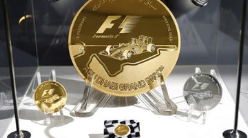 У Формулы 1 появилась коллекция золотых и серебряных монет