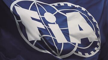 FIA поблагодарила Берни Экклстоуна и поприветствовала Liberty Media