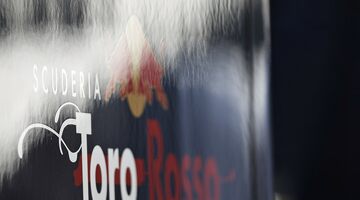 У Toro Rosso сломался двигатель Renault во время съемочного дня