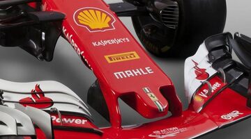 Видео: Наклейка стикеров на новую машину Ferrari SF70-H