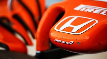 Эрик Булье: Важно, чтобы поставка двигателей Honda второй команде не навредила McLaren