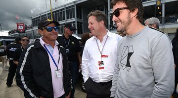 Фернандо Алонсо: Подготовка к «Инди 500» отвлекает от проблем McLaren 