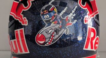 Даниил Квят выбрал особый дизайн шлема с торпедой на Гран При России