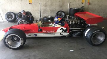 Эдриан Ньюи прокатился на винтажной Lotus 49B в Зандворте