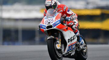 Андреа Довициозо показал лучшее время во второй тренировке MotoGP под дождем