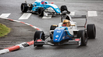 Роберт Шварцман взял поул в По на этапе Еврокубка Формулы Renault