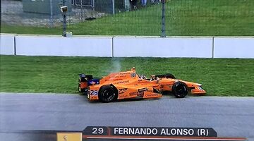 Фернандо Алонсо сошел в «Инди 500» из-за отказа мотора Honda