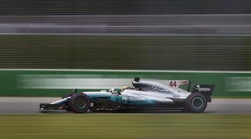 Льюис Хэмилтон: Mercedes немного отстает от Ferrari