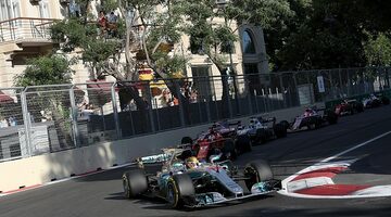 FIA: Льюис Хэмилтон не оттормаживал Себастьяна Феттеля