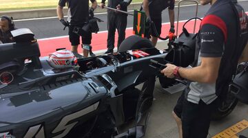 Williams и Haas начали тестировать шины-2018 Pirelli в Сильверстоуне