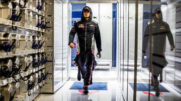 Сирил Абитбуль: Renault готова отказаться от контракта с Toro Rosso в обмен на Сайнса