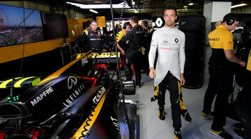 Renault помогла Джолиону Палмеру избежать общения с прессой