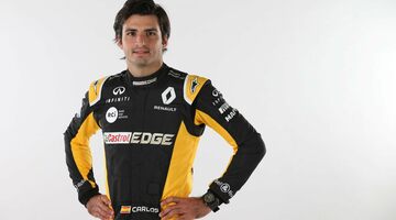 Первые фото Карлоса Сайнса в униформе команды Renault 