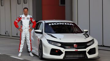 Роберто Кольчаго протестировал новую машину Honda Civic Type R TCR