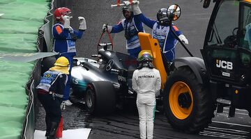 Льиюс Хэмилтон примет старт Гран При Бразилии с пит-лейна