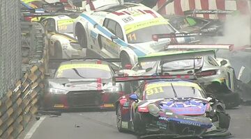 Видео: Массовый завал на первом круге гонки FIA GT в Макао
