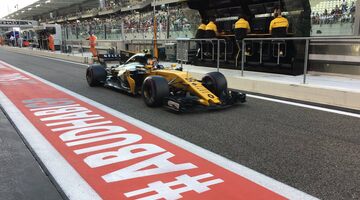 Renault заплатит денежный штраф за инцидент с Карлосом Сайнсом в Абу-Даби