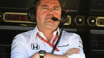 Эрик Булье: У McLaren не возникнет проблем с переходом на моторы Renault