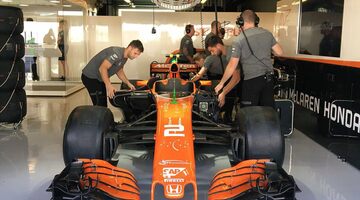 Зак Браун: McLaren лучше совершенствовала шасси, чем Honda – двигатель