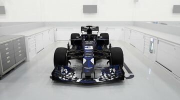 Red Bull Racing опубликовала изображения машины 2018 года