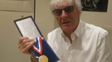 Берни Экклстоун получил золотую медаль от британского автомобильного клуба