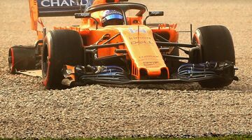 Фернандо Алонсо разбил новую машину McLaren в конце первого часа тестов в Барселоне