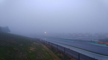 В Барселоне потеплело, но на трассе сильный туман
