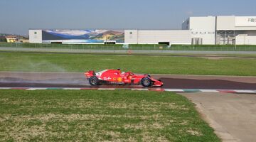 Даниил Квят дебютировал за рулем боевой машины Ferrari