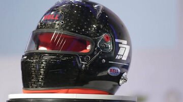 FIA представила шлем, созданный по новым стандартам безопасности