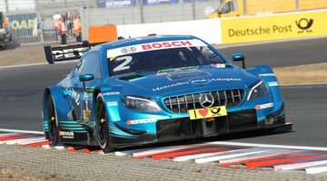 Гэри Паффетт возглавил четверку Mercedes на финише первой гонки DTM