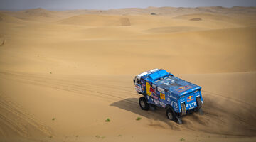 Второй день «Шелкового пути»: гоночный караван среди песков и дюн
