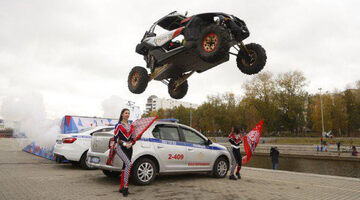 Сергей Карякин совершил прыжок на багги через два автомобиля ГИБДД в Екатеринбурге