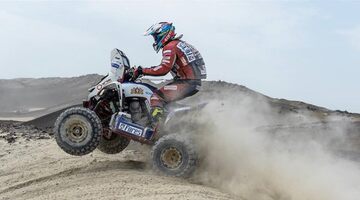 «Хорошая тренировка езды по курсу». Сергей Карякин поиграл в Dakar 2018