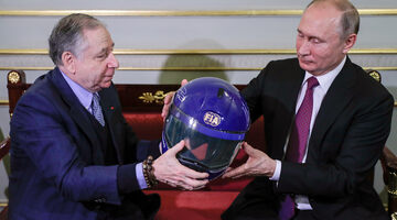 Жан Тодт подарил Владимиру Путину именной гоночный шлем