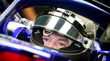 Даниил Квят впервые сел за руль машины Toro Rosso STR14